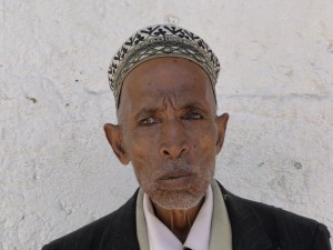 old man chewing khat in Harar